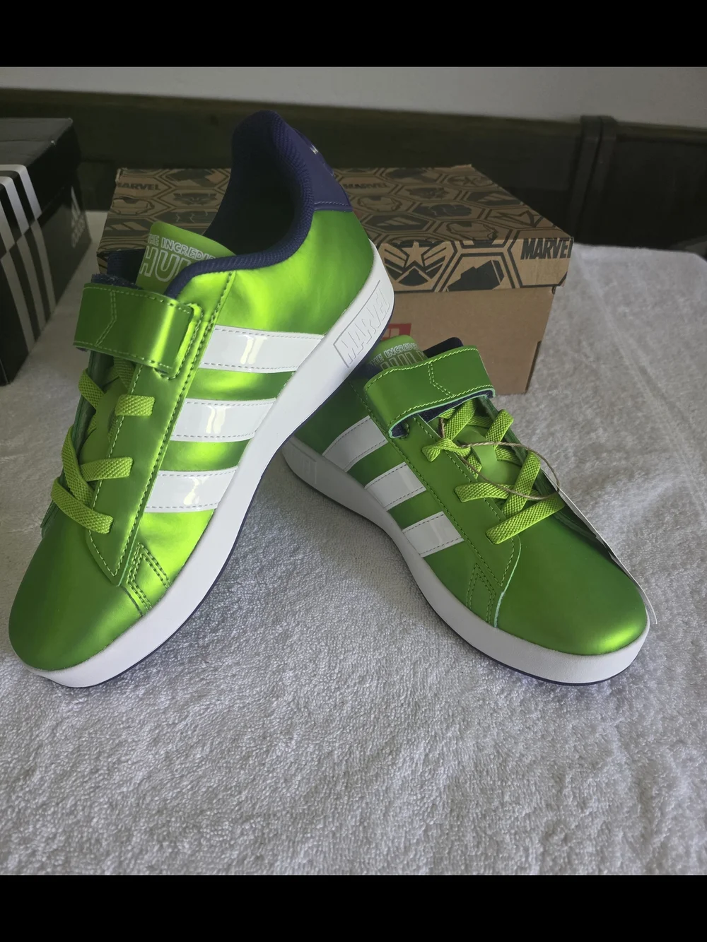 NWT Adidas x Marvel Grand Court Hulk Avengers Kids Sneakers Size 5Y